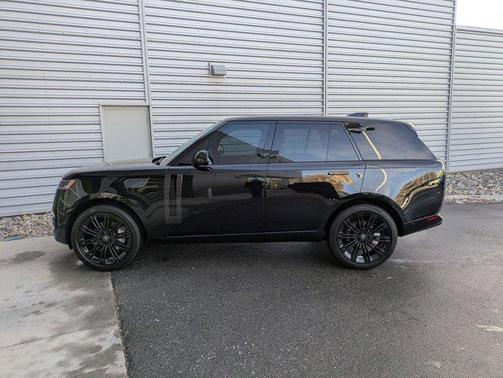 2025 Land Rover Range Rover P400 SE
