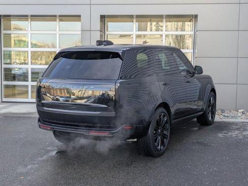 2025 Land Rover Range Rover P400 SE
