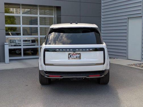 2025 Land Rover Range Rover P530 SE 7 Seat