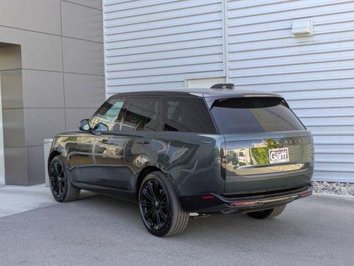 2025 Land Rover Range Rover P400 SE
