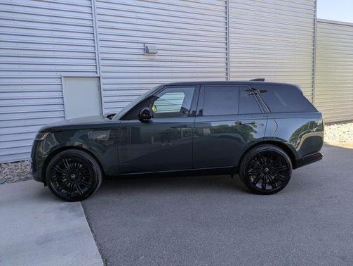2025 Land Rover Range Rover P400 SE
