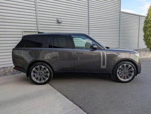 2025 Land Rover Range Rover P530 SE