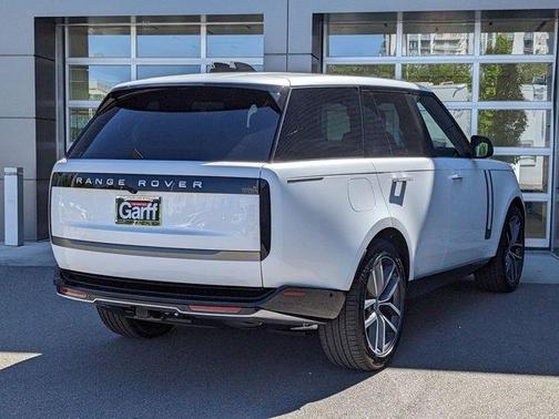 2025 Land Rover Range Rover P400 SE