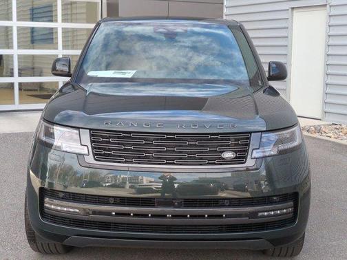 2026 Land Rover Range Rover P550e SE