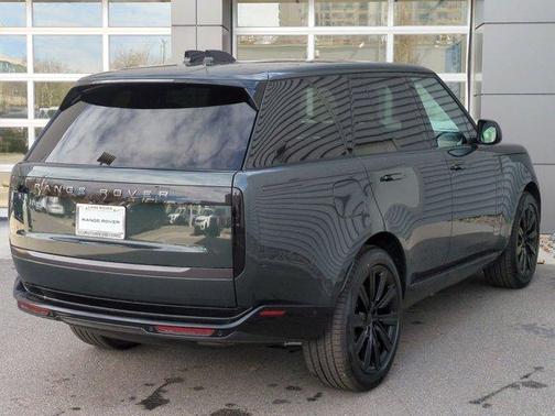 2026 Land Rover Range Rover P550e SE