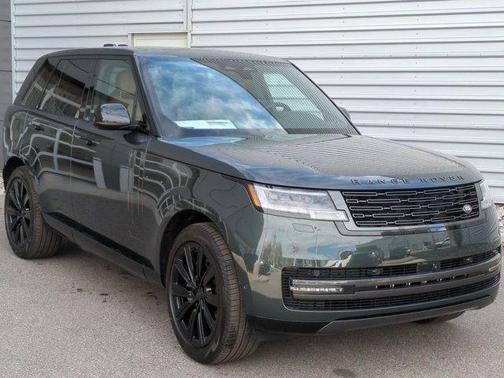 2026 Land Rover Range Rover P550e SE