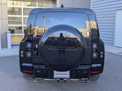 Santorini Black 2026 Land Rover Defender P500 V8