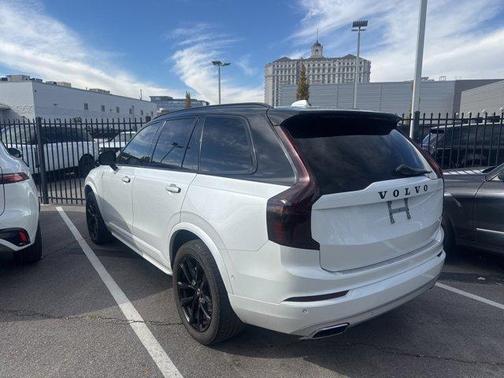 2017 Volvo XC90 T6 Momentum