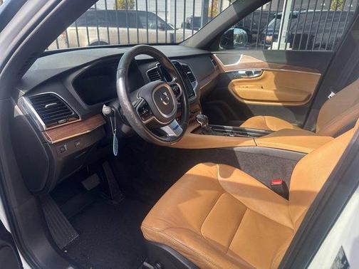 2017 Volvo XC90 T6 Momentum