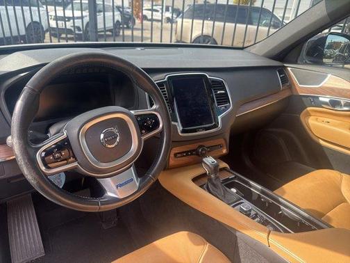 2017 Volvo XC90 T6 Momentum