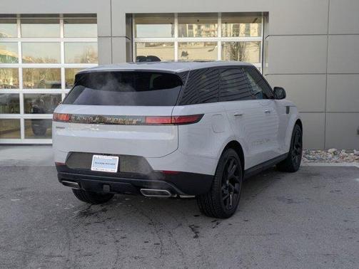 2025 Land Rover Range Rover Sport P360 SE