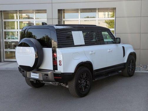 2025 Land Rover Defender P400 X-Dynamic SE