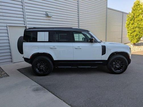 2025 Land Rover Defender P400 X-Dynamic SE