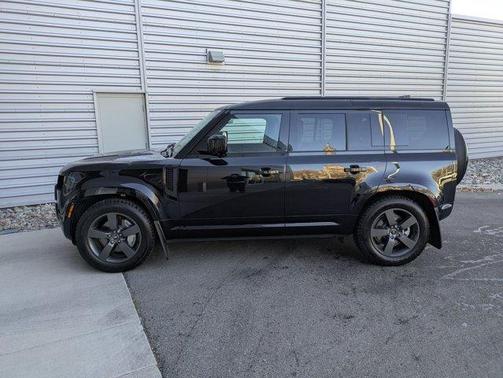 2025 Land Rover Defender P400 X-Dynamic SE