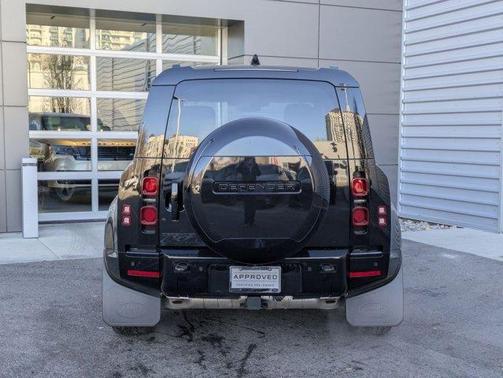 2025 Land Rover Defender P400 X-Dynamic SE