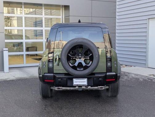 2026 Land Rover Defender 110 X-Dynamic SE