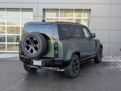 2026 Land Rover Defender 110 X-Dynamic SE