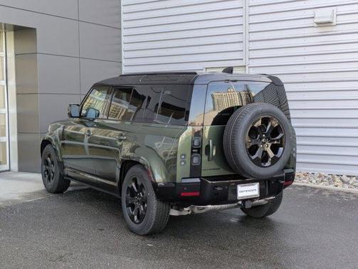 2026 Land Rover Defender 110 X-Dynamic SE