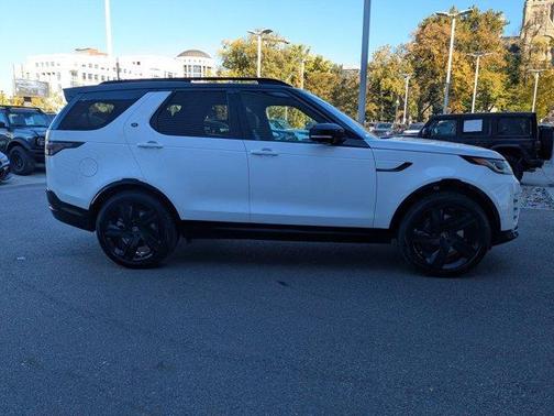 2026 Land Rover Discovery Tempest Edition