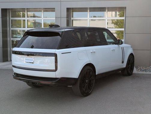 2025 Land Rover Range Rover P400 SE 7 Seat