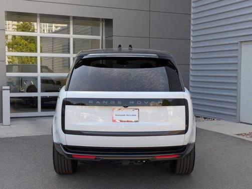 2025 Land Rover Range Rover P400 SE 7 Seat