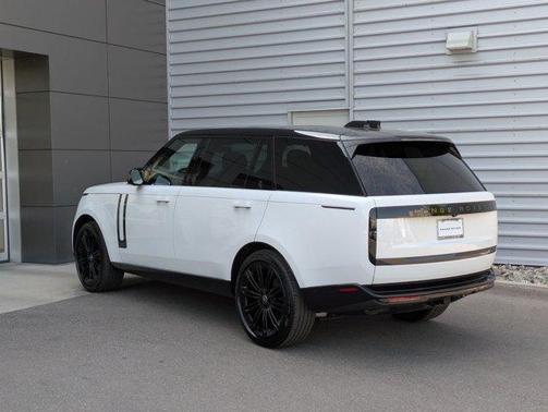 2025 Land Rover Range Rover P400 SE 7 Seat