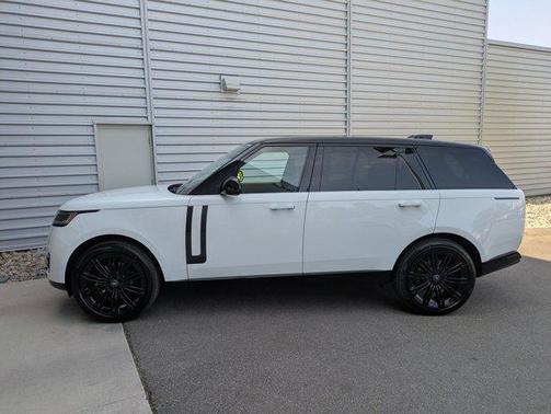 2025 Land Rover Range Rover P400 SE 7 Seat