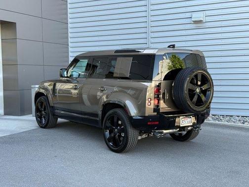 2025 Land Rover Defender P500 X-Dynamic SE