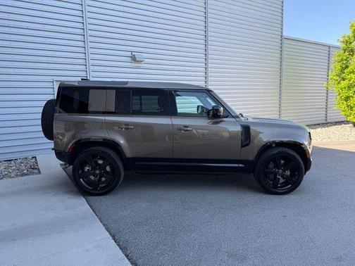 2025 Land Rover Defender P500 X-Dynamic SE