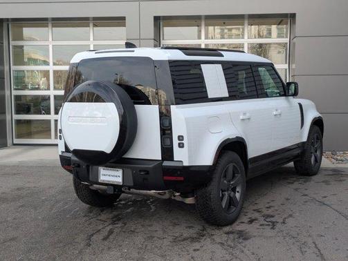 2026 Land Rover Defender 110 X-Dynamic SE