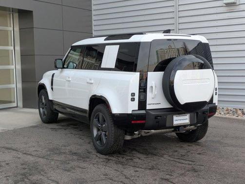 2026 Land Rover Defender 110 X-Dynamic SE