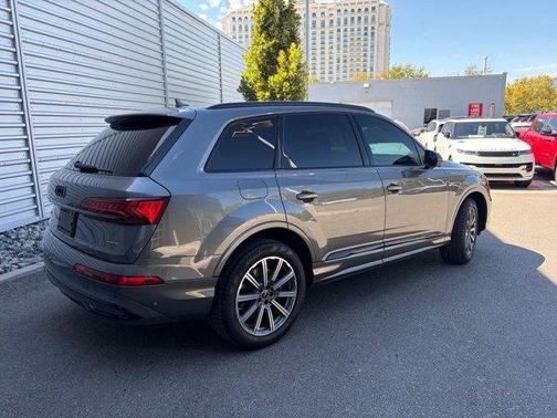Samurai Gray Metallic 2023 Audi Q7 45 Premium Plus