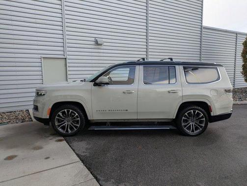 2022 Jeep Grand Wagoneer Series III