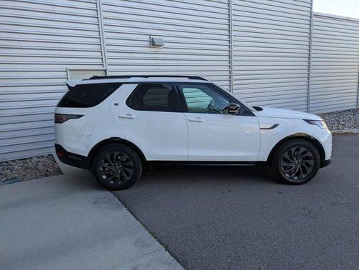 2022 Land Rover Discovery P360 R-Dynamic S