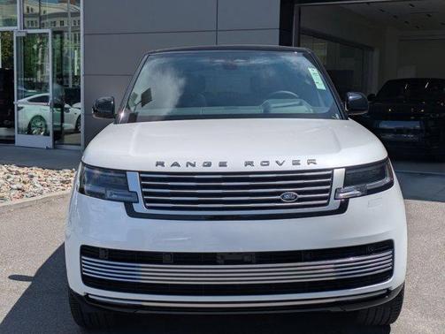 Ostuni Pearl White 2025 Land Rover Range Rover P615 SV
