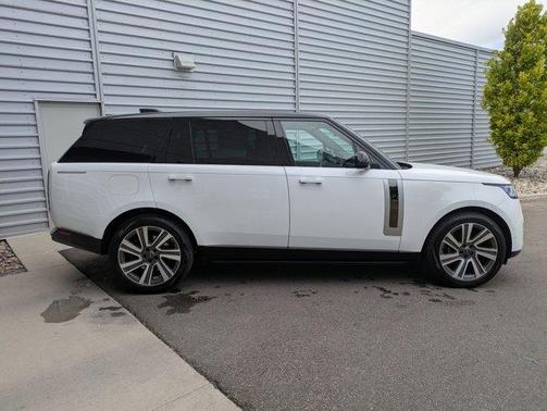 2025 Land Rover Range Rover P615 SV