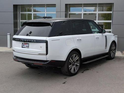 2025 Land Rover Range Rover P615 SV