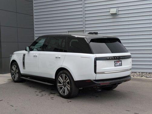 2025 Land Rover Range Rover P615 SV