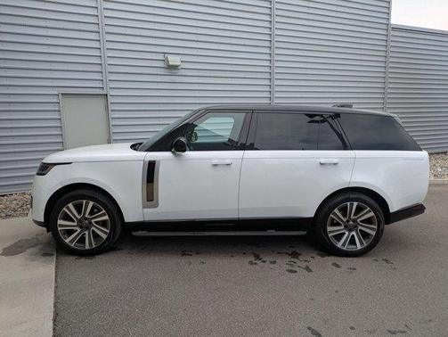 2025 Land Rover Range Rover P615 SV