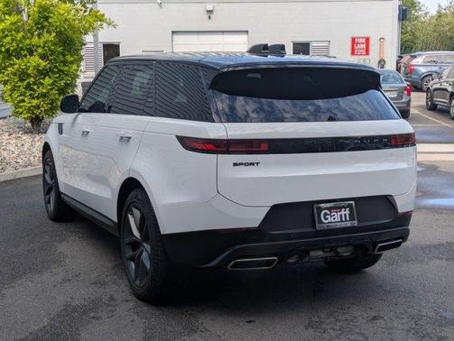 Fuji White 2024 Land Rover Range Rover Sport SE
