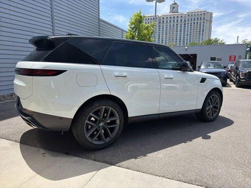 Fuji White 2024 Land Rover Range Rover Sport SE