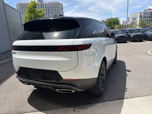 Fuji White 2024 Land Rover Range Rover Sport SE