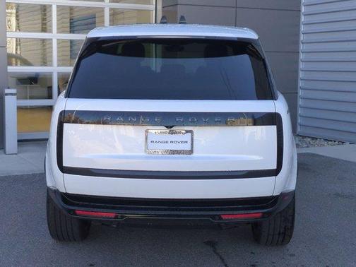 2026 Land Rover Range Rover P530 SE