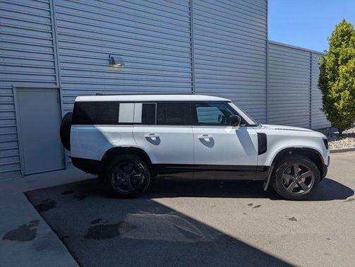 2025 Land Rover Defender P400 X-Dynamic SE