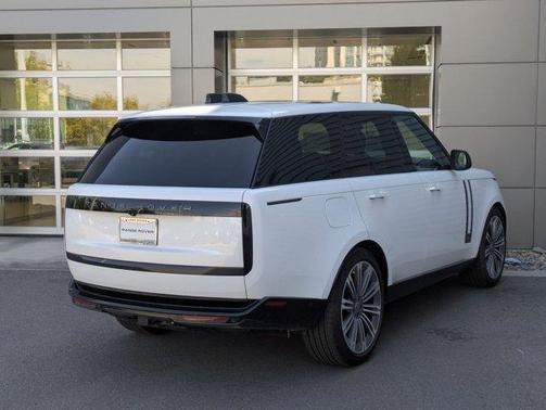 2025 Land Rover Range Rover P400 SE