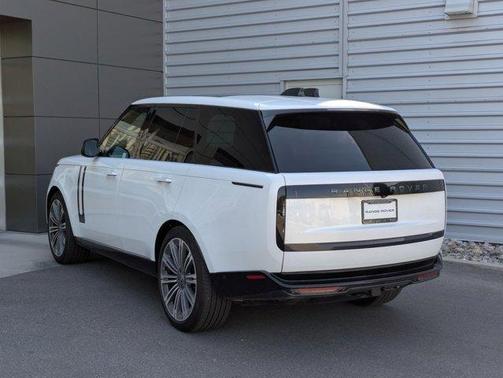 2025 Land Rover Range Rover P400 SE