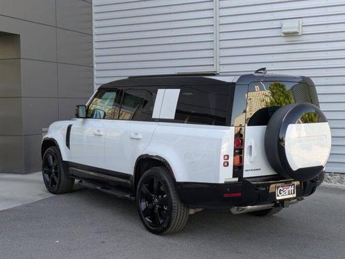 2025 Land Rover Defender P400 X-Dynamic SE