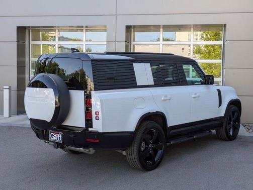 2025 Land Rover Defender P400 X-Dynamic SE