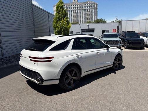 Uyuni White 2023 Genesis GV70 2.5T