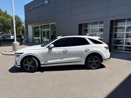 Uyuni White 2023 Genesis GV70 2.5T